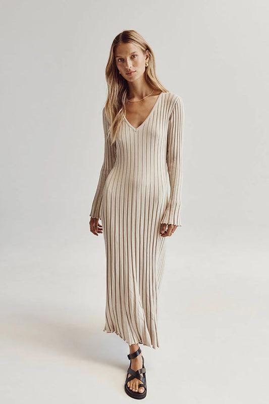 Yasmin Knit midi Dress with V-neck and Sleeves